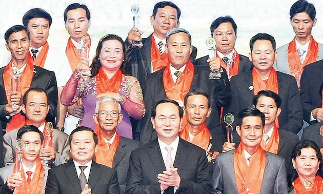 陈大光出席“自豪的越南农民”表彰会