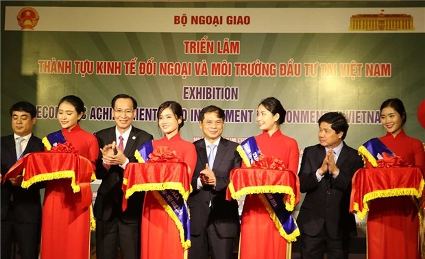 “越南对外经济与投资环境成就”展在胡志明市举行 