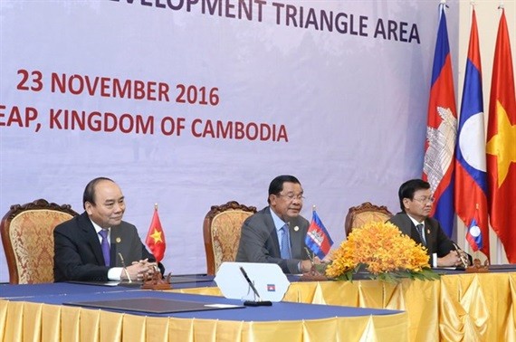  越南政府总理阮春福圆满结束出席柬老越发展三角区第九届峰会行程