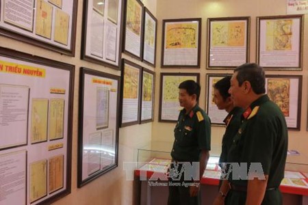 “黄沙长沙归属越南—历史和法理证据”地图和资料展在芹苴市举行
