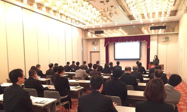 向日本堺市企业介绍越南投资环境的研讨会  
