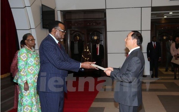 越南和纳米比亚继续发展互利合作关系  