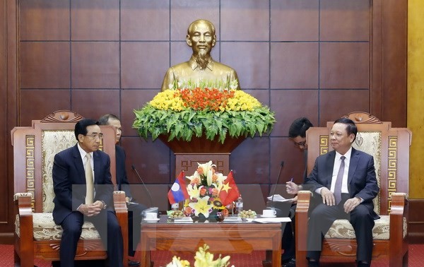 老挝国家副主席潘坎•维帕万访问和平省  
