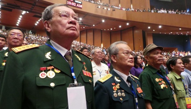  越南荣军烈士节70周年纪念大会隆重举行