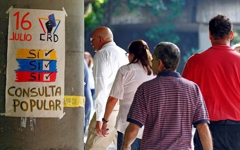 委内瑞拉选民参加制宪大会选举投票