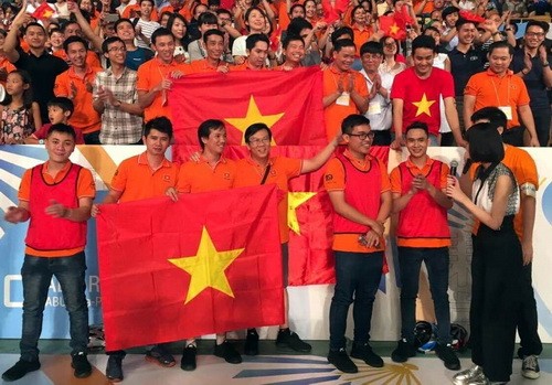 越南队第六次荣获亚太大学生机器人大赛冠军  