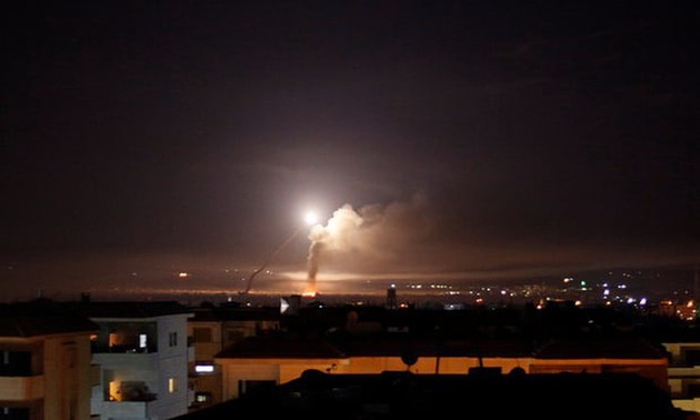 叙利亚和以色列互射火箭回击对方  