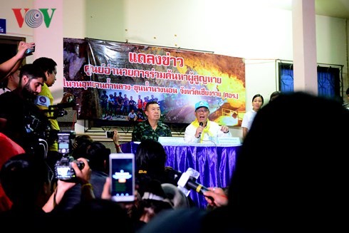 泰国少年足球队的4名成员获救