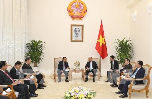 越南政府总理阮春福会见老挝国会副主席桑努