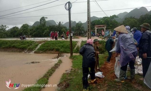 越南全国各地紧急克服台风山神造成的后果