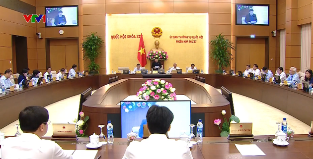 越南国会常委会讨论国会专题监督和质询活动