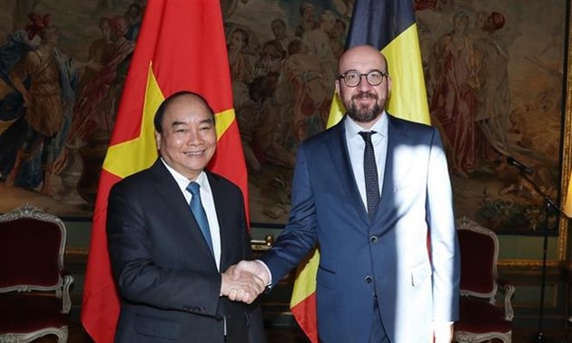 越南政府总理阮春福与比利时首相米歇尔举行会谈