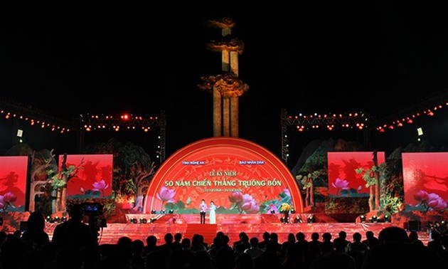 越南政府总理阮春福出席桩盆大捷50周年纪念仪式