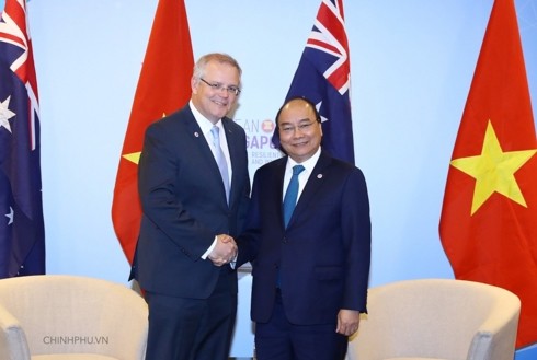 越南政府总理阮春福在澳大利亚总理莫里森在第33届东盟峰会期间举行会晤