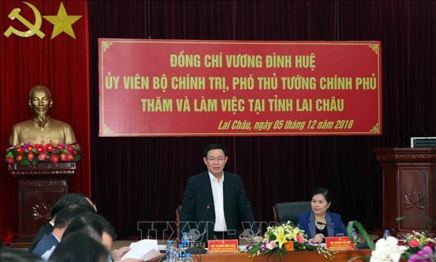 越南政府副总理王庭惠与莱州省主要领导人举行工作座谈