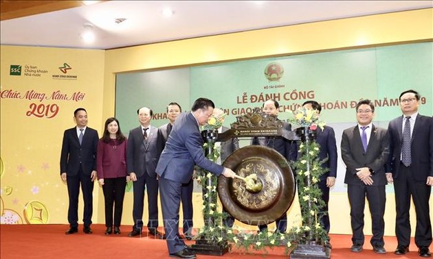 越南证券交易所举行2019年开市敲锣仪式