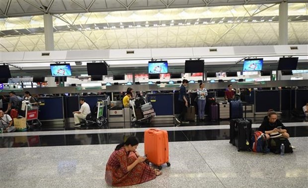 中国：香港机场下令禁止骚乱者入内