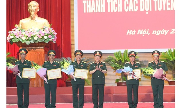 越南国防部表彰2019国际军事比赛越南参赛队