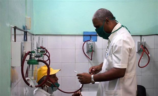 越南企业向古巴新冠肺炎疫情防控一线医务人员捐赠100吨大米