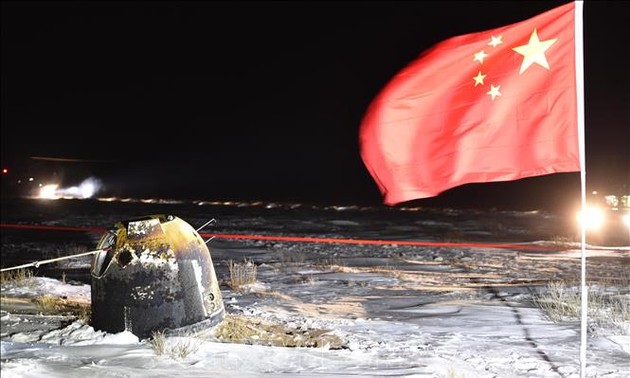 中国嫦娥五号探测器返回地球