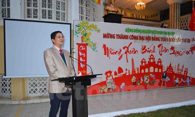 Зарубежные друзья поздравляют Вьетнам с упешным завершением 12-го Съезда КПВ