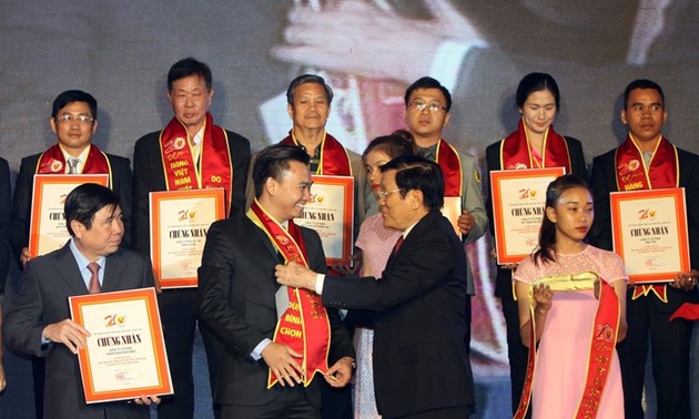 Президент СРВ принял участие в церемонии вручении звания "Высококачественный товар Вьетнама"