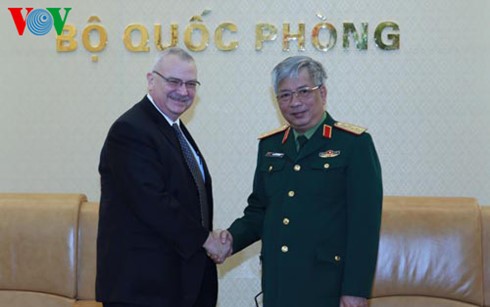 Вьетнам и США активизируют сотрудничество в области оборонной промышленности