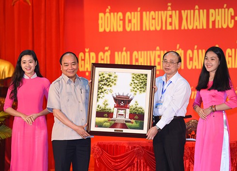 Премьер-министр Нгуен Суан Фук вдохновил студентов на достижение успехов в учёбе