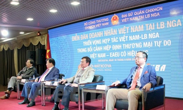 Чинь Динь Зунг принял участие во вьетнамском бизнес-форуме в России