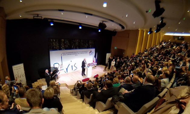 В Париже открылся XVIII ежегодный Всемирный конгресс русской прессы