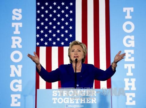Эксперты прогнозируют последствия скандалов семьи Хиллари Клинтон