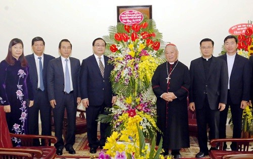 Вьетнамские руководители поздравили католиков и протестантов с Рождеством