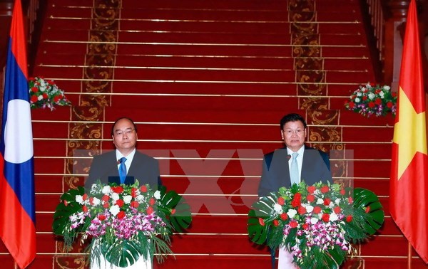 Премьер Лаоса выразил удовлетворение развитием вьетнамо-лаосских отношений