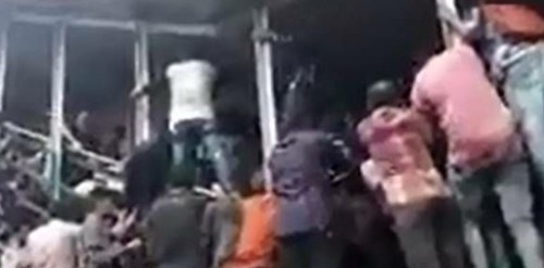 В результате давки на железнодорожной станции в Индии пострадали не менее 70 человек