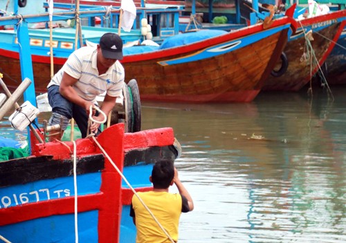 В Центральном Вьетнаме ведется работа по предотвращению наводнений и оползней