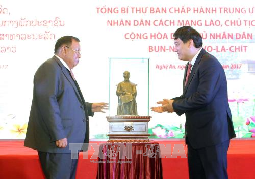 Генсек ЦК НРПЛ, президент Лаоса посетил провинцию Нгеан - родина Хо Ши Мина