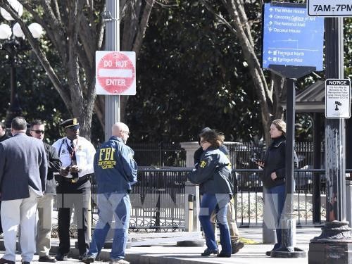 В США неизвестный мужчина выстрелил в себя около Белого дома