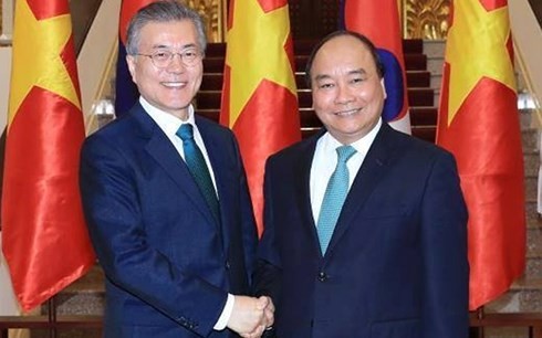 Нгуен Суан Фук принял президента Республики Корея и советника премьера Японии 