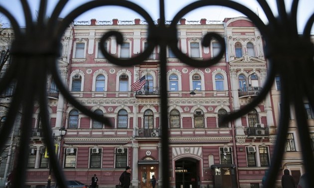 Россия вышлет 60 американских дипломатов и закроет генконсульство США в Петербурге