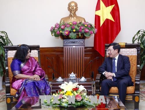 Фам Бинь Минь принял посла Бангладеш во Вьетнаме