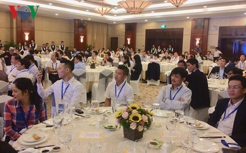 Руководители г.Хошимина встретились со 100 интеллигентами-вьетнамскими эмигрантами