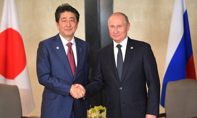 Япония готова заключить мирный договор с Россией