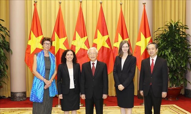 Генеральный секретарь ЦК КПВ, президент Вьетнама принял послов стран, вручающих верительные грамоты