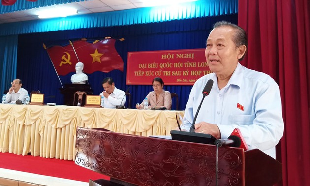 Вице-премьер Вьетнама Чыонг Хоа Бинь встретился с избирателями в провинции Лонган