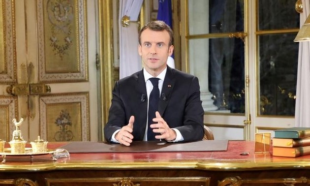 Президент Франции опубликовал конкретные меры по урегулированию общественного кризиса