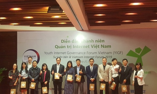 Впервые во Вьетнаме состоялся молодежный форум по управлению интернетом