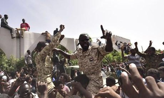 Мировое сообщество призывает к мирному переходу власти в Судане