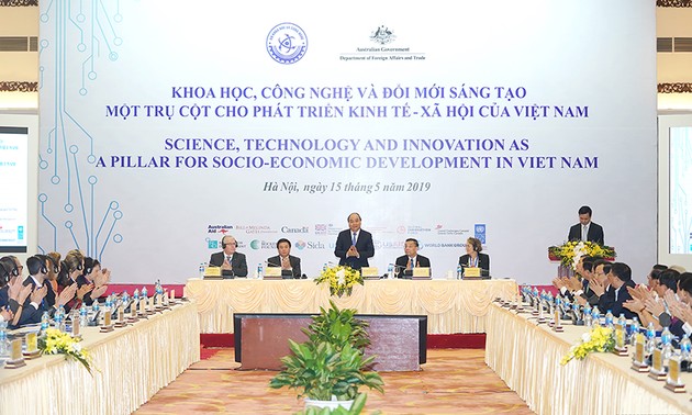 Нгуен Суан Фук принял участие в конференции по вопросам науки, технологий и инноваций