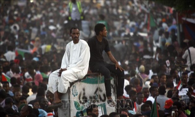 Военный совет Судана желает скорейшей передачи власти