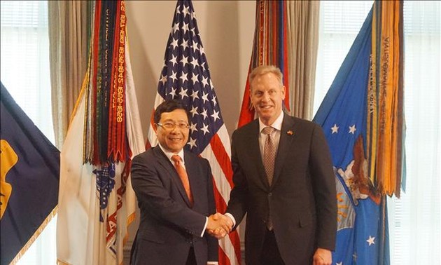 Вьетнам и США продолжают активизировать сотрудничество в сферах торговли, экономики, инвестиций и обороны 